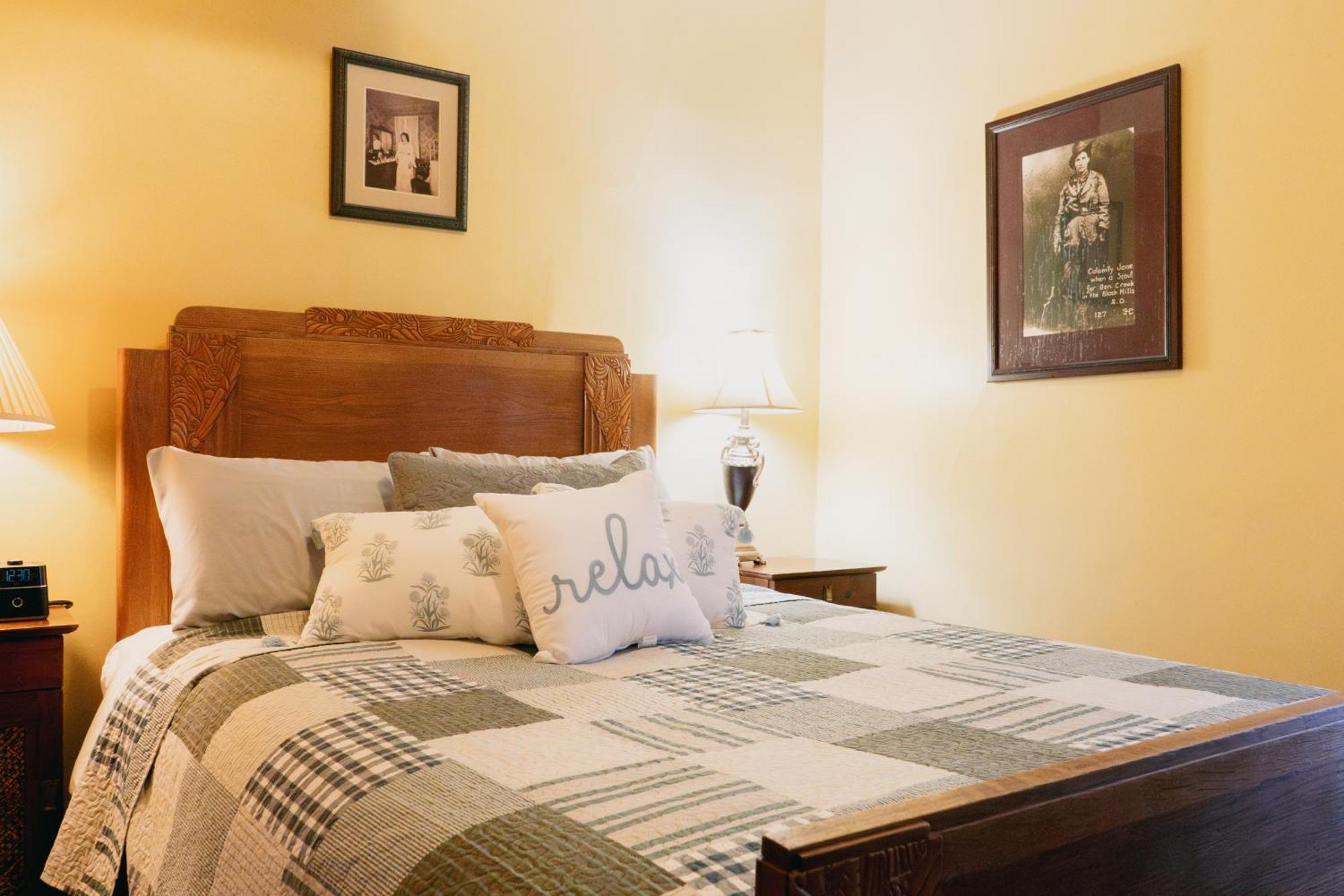 First Deadwood Cottages Екстер'єр фото