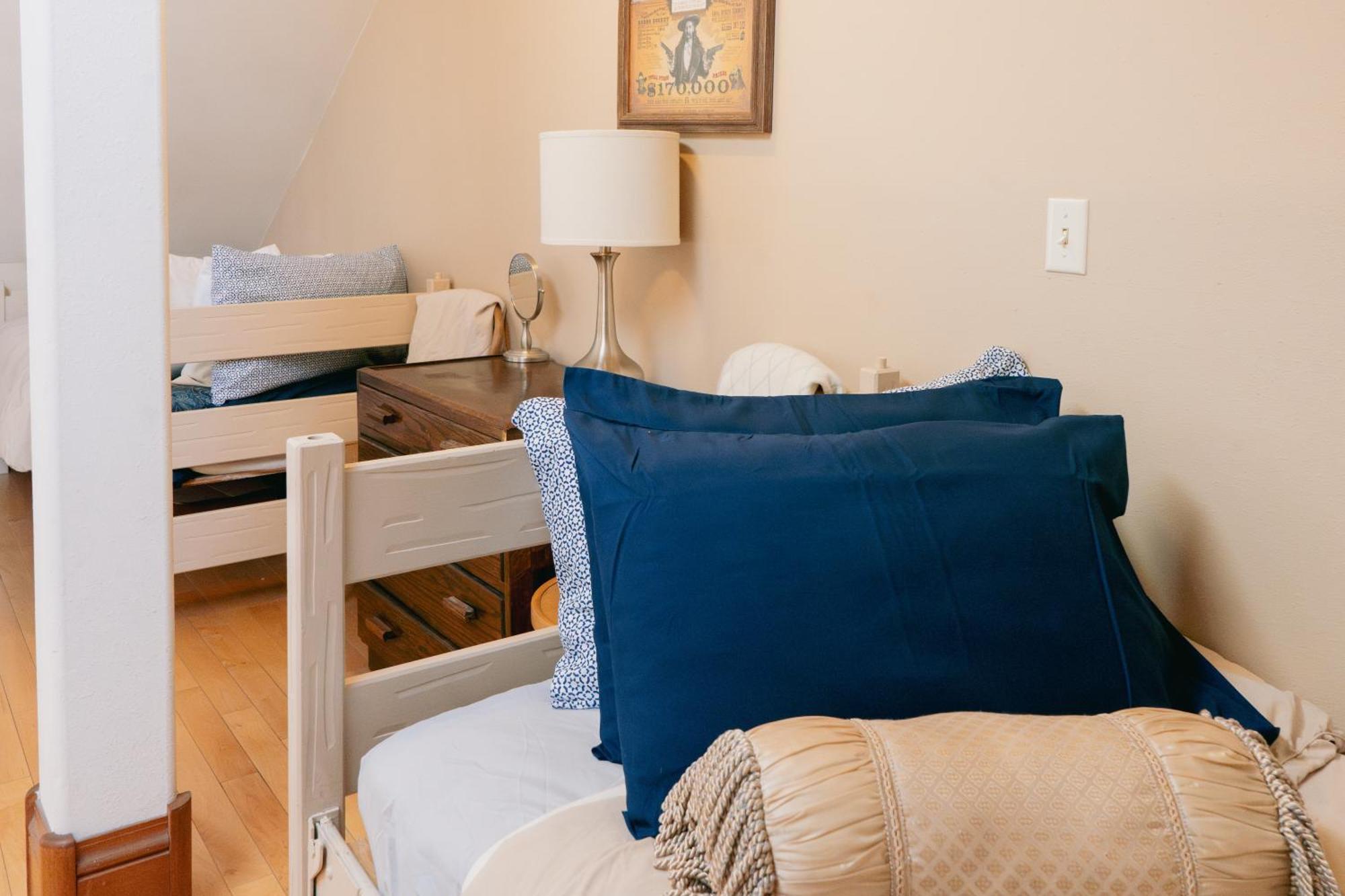 First Deadwood Cottages Екстер'єр фото
