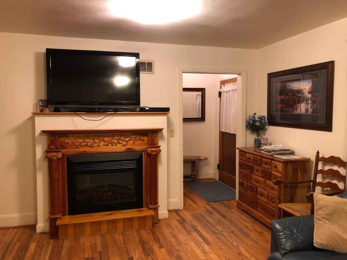First Deadwood Cottages Екстер'єр фото