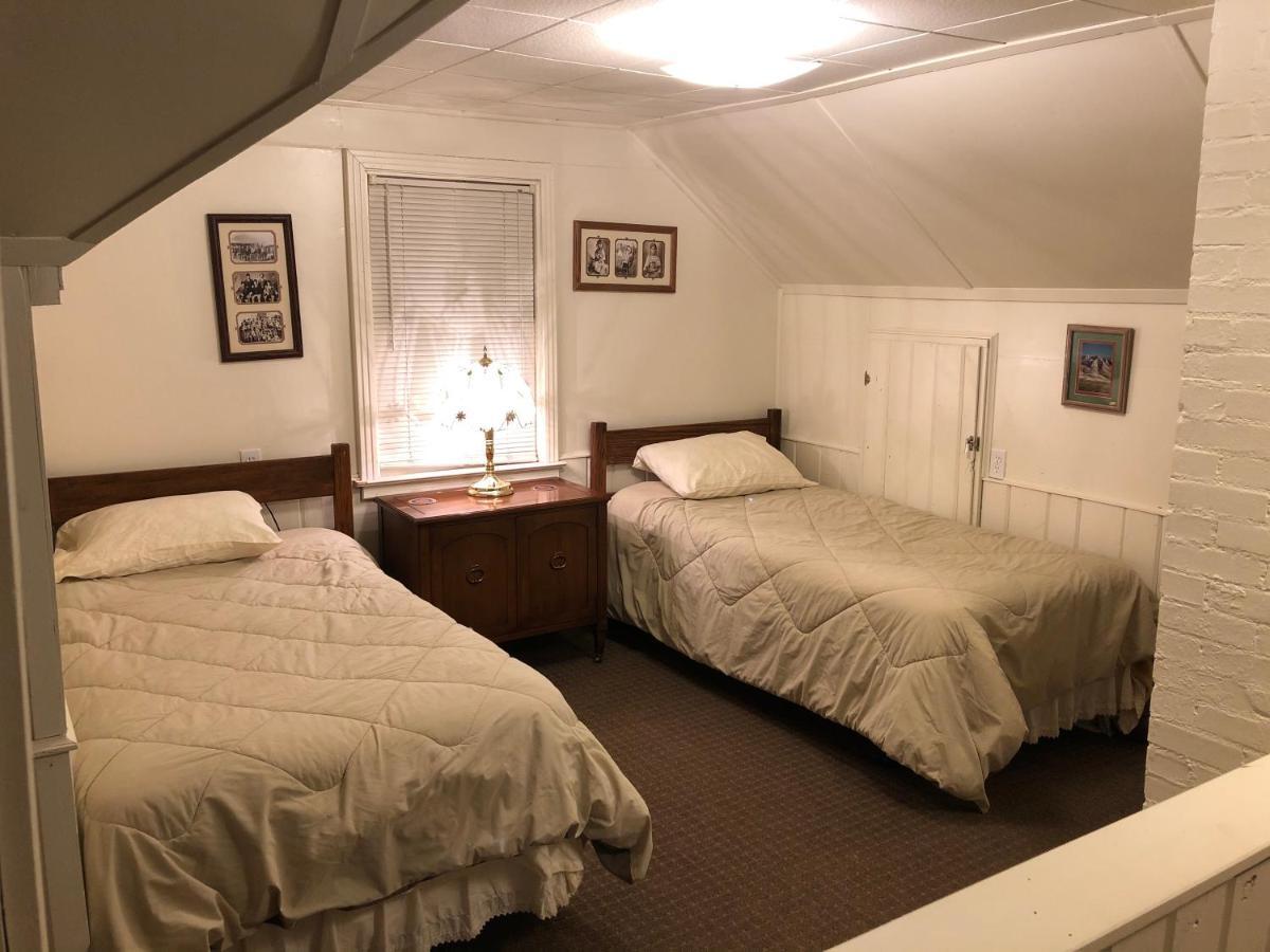 First Deadwood Cottages Екстер'єр фото
